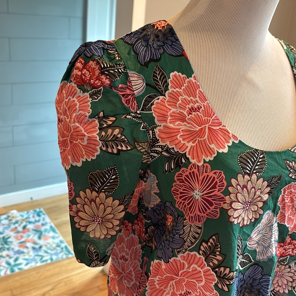 Evereve Green Floral Puff Sleeve Top - Picture 2 of 5